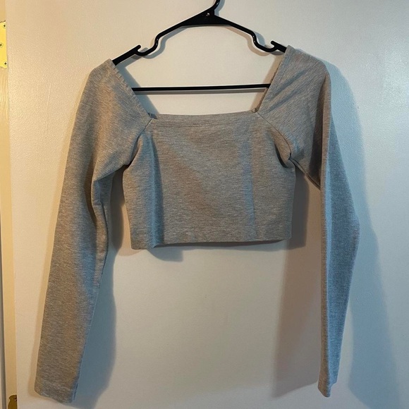 fabletics gray long sleeve tee - Picture 3 of 4